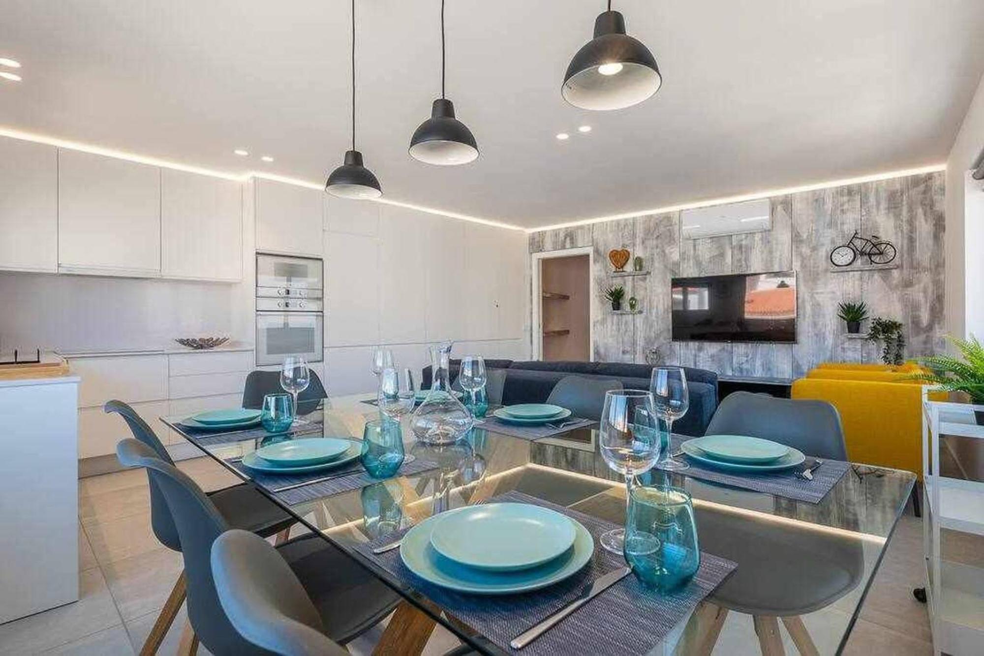 Central Town 2-Bedroom Apartment อัลบูเฟรา ภายนอก รูปภาพ