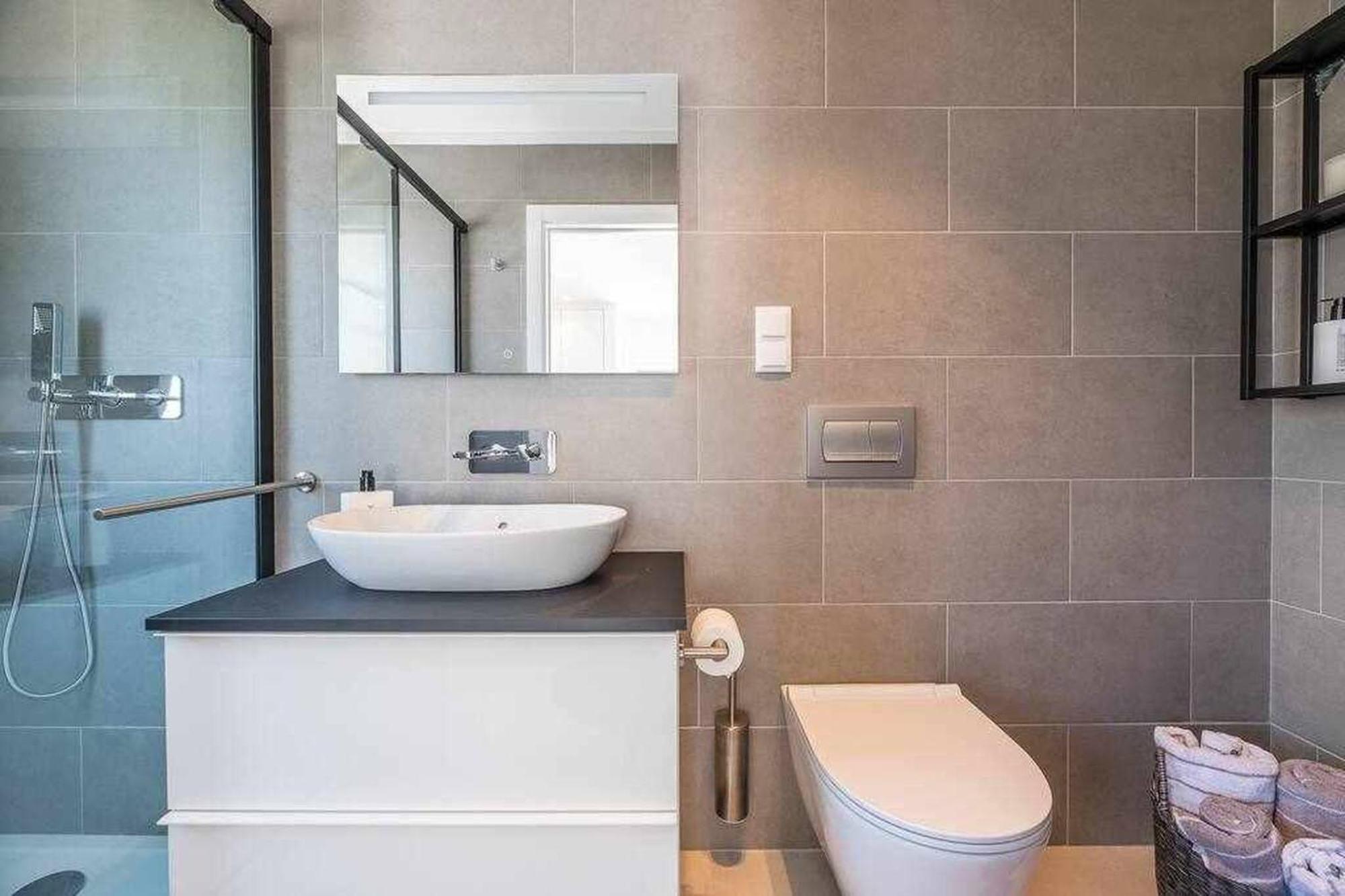 Central Town 2-Bedroom Apartment อัลบูเฟรา ภายนอก รูปภาพ