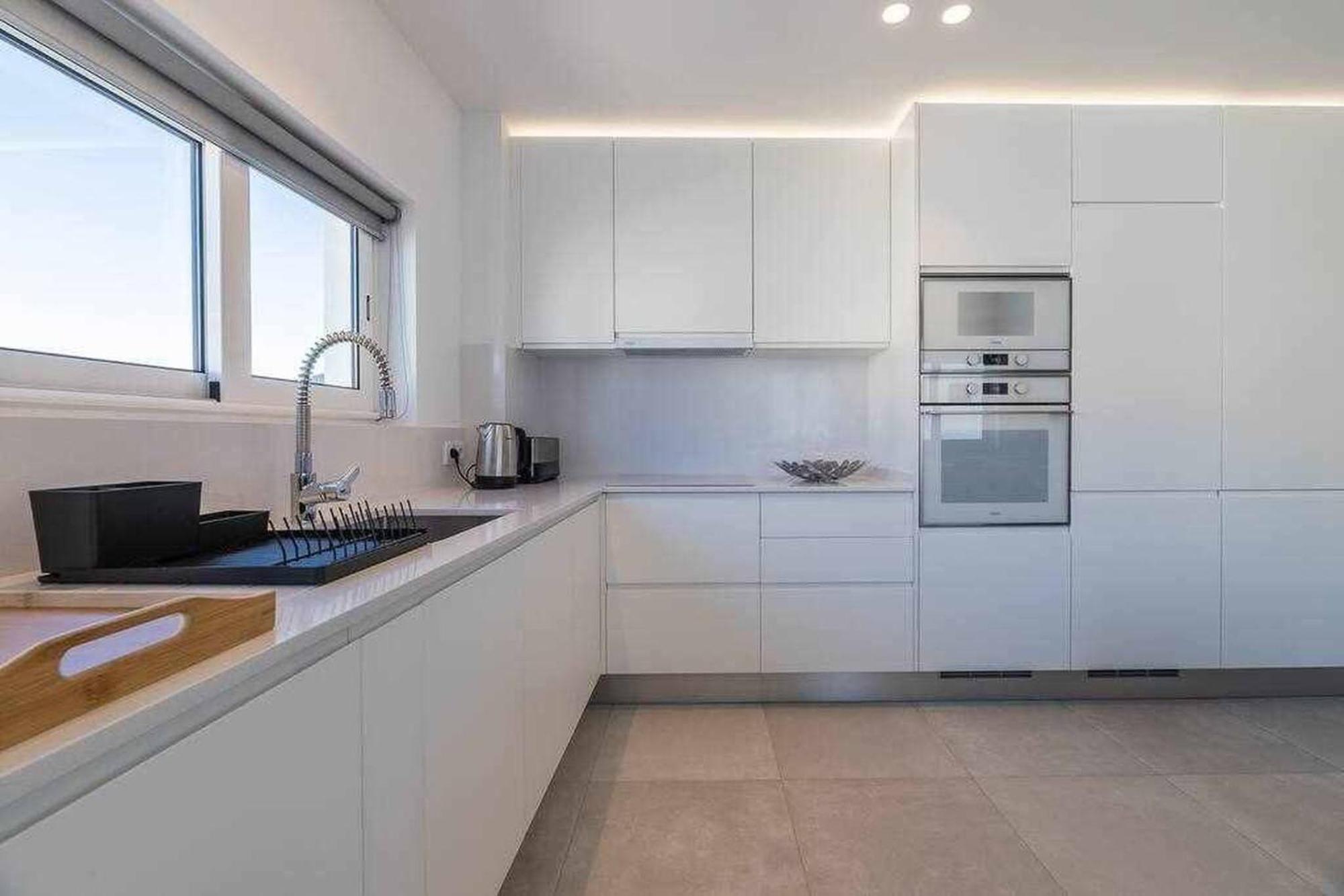 Central Town 2-Bedroom Apartment อัลบูเฟรา ภายนอก รูปภาพ