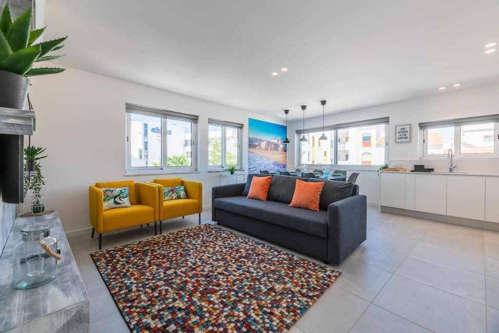 Central Town 2-Bedroom Apartment อัลบูเฟรา ภายนอก รูปภาพ